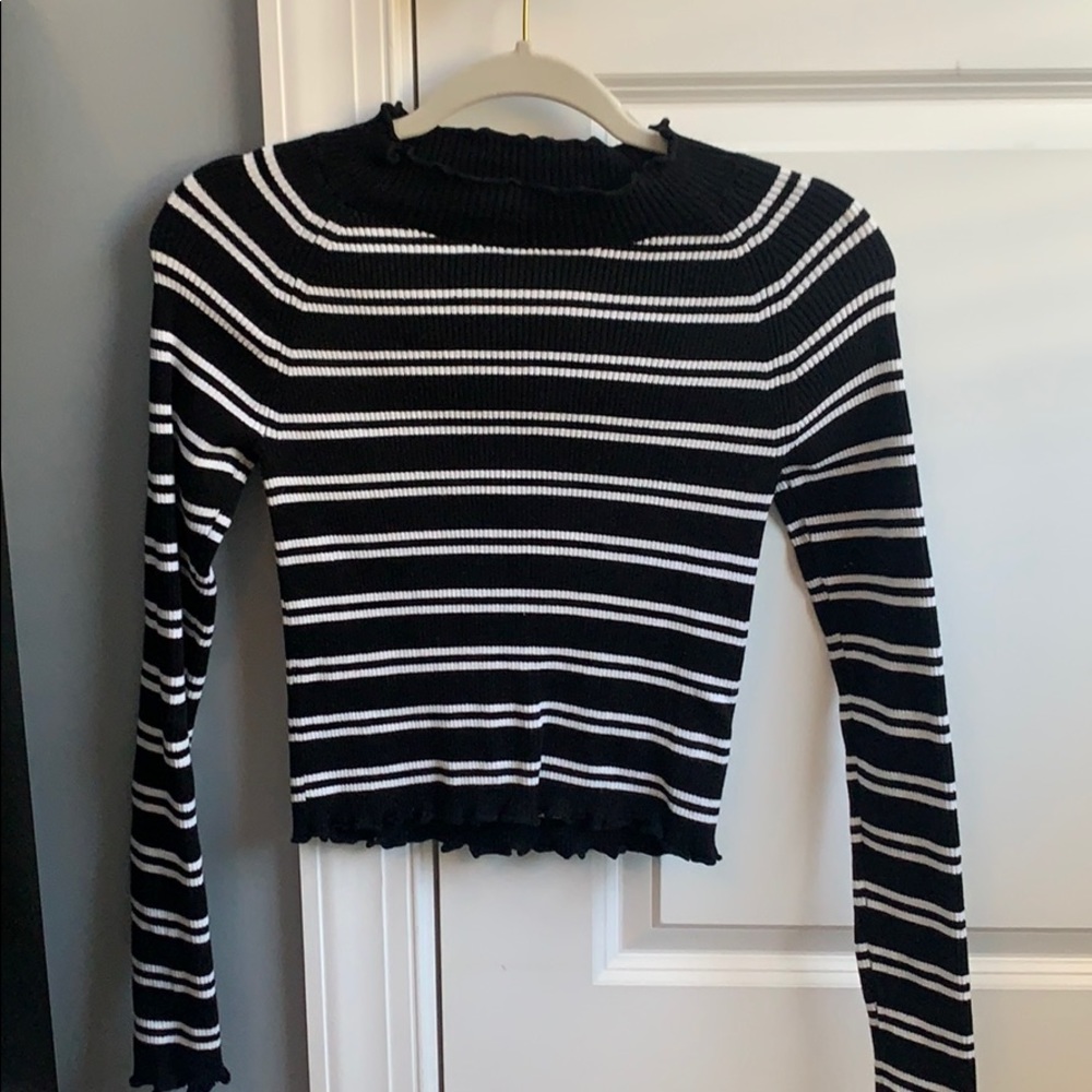 KENDALL AND KYLIE LONG SLEEVE TOP